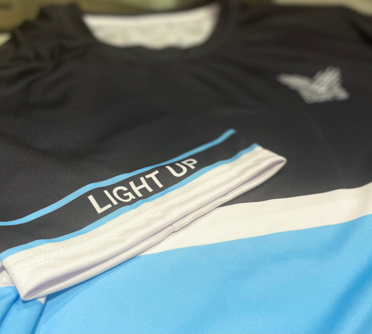 lightup_santorininightsession_teeshirt_bleunoir_garcon02